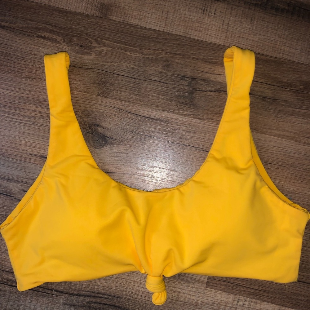 Yellow knotted bikini - Picture 3 of 6